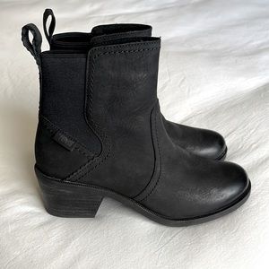 TEVA Anaya Chelsea waterproof boot